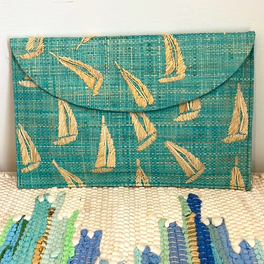 NWT Vineyard Vines Blue Sailboat Clutch ⛵️⚓️🐳